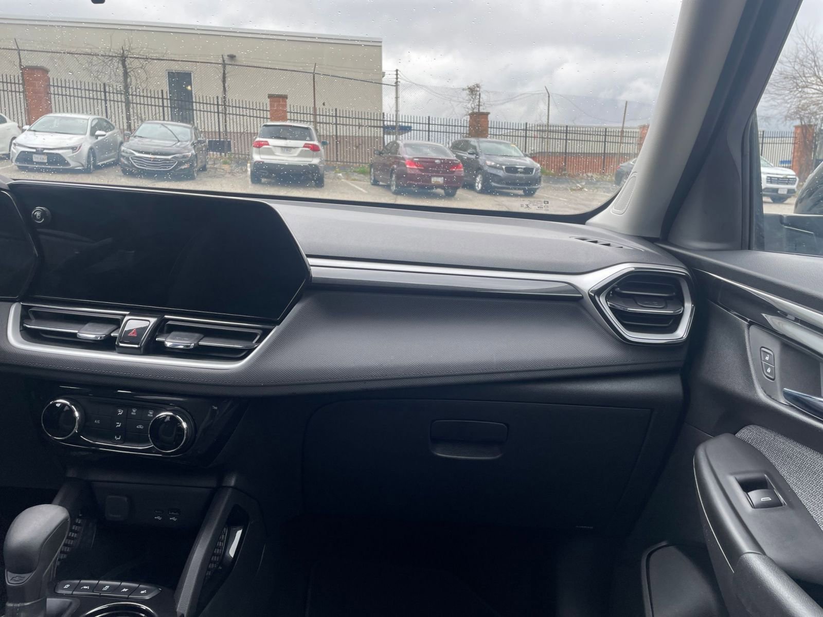 Used 2025 Chevrolet TrailBlazer LT image 34