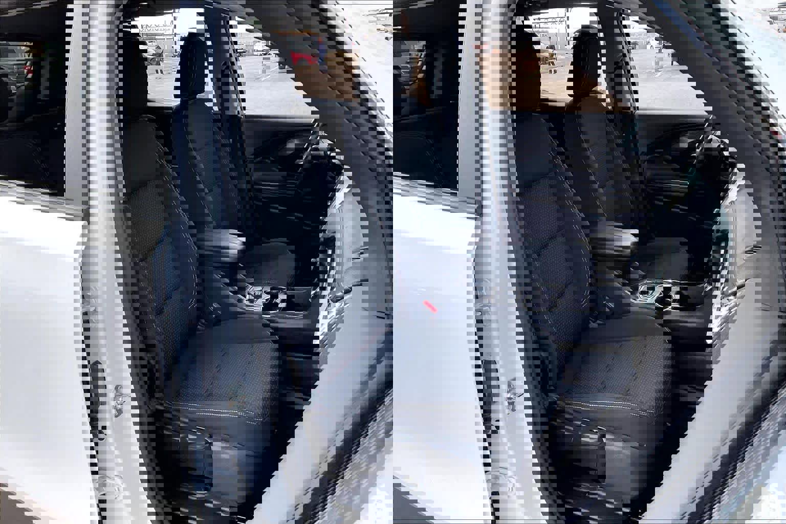 Used 2024 GMC Terrain SLE image 8