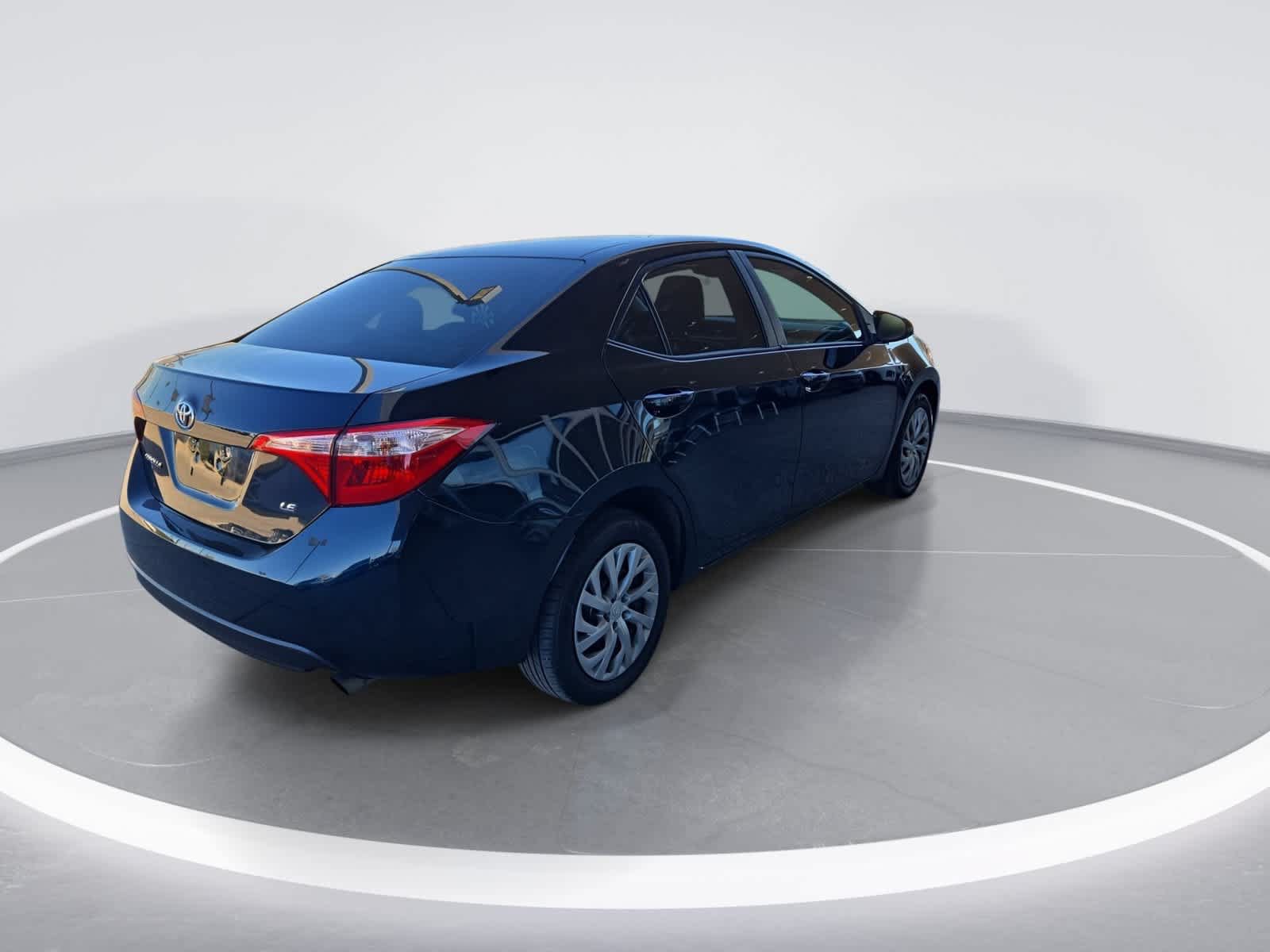 Used 2019 Toyota Corolla LE w/ Carpet Mat Package (TMS) FWD image 8
