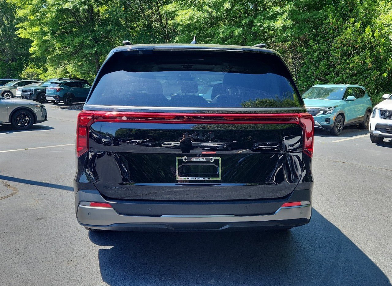 New 2026 Kia Carnival SX w/ SX Dark Edition Package FWD image 7