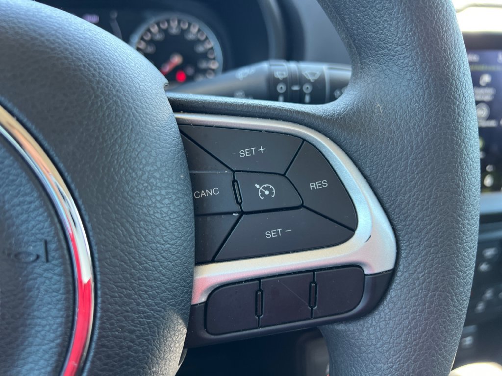 Used 2023 Jeep Renegade Latitude AWD/4WD image 13