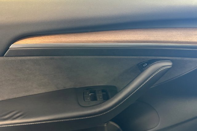 Used 2023 Tesla Model 3 Standard Range RWD image 12