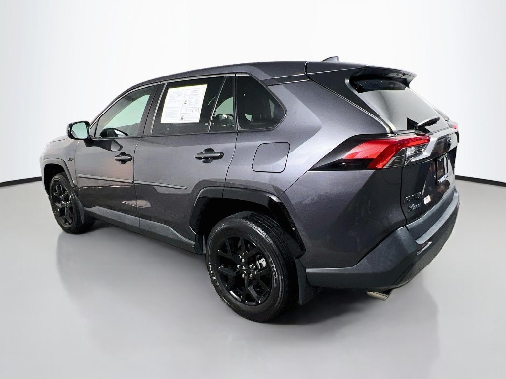 Used 2022 Toyota RAV4 LE FWD image 5