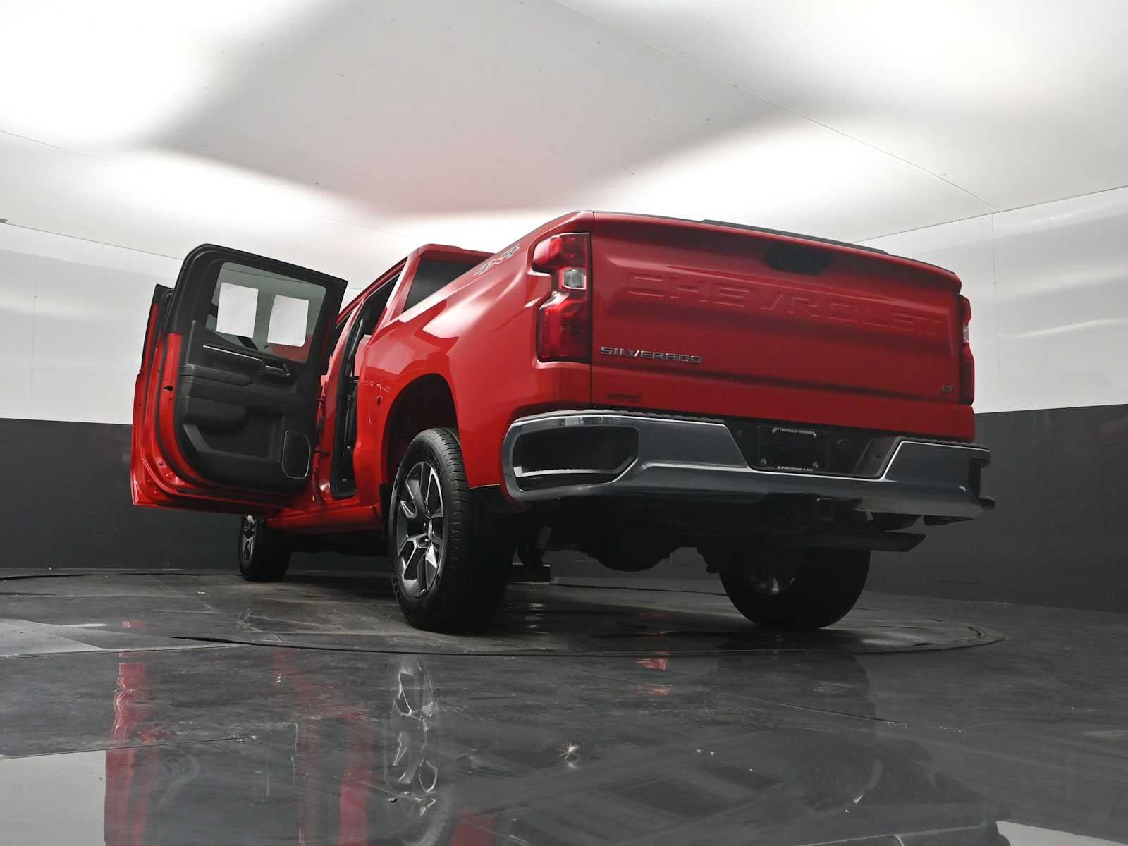 Used 2023 Chevrolet Silverado 1500 LT AWD/4WD image 31