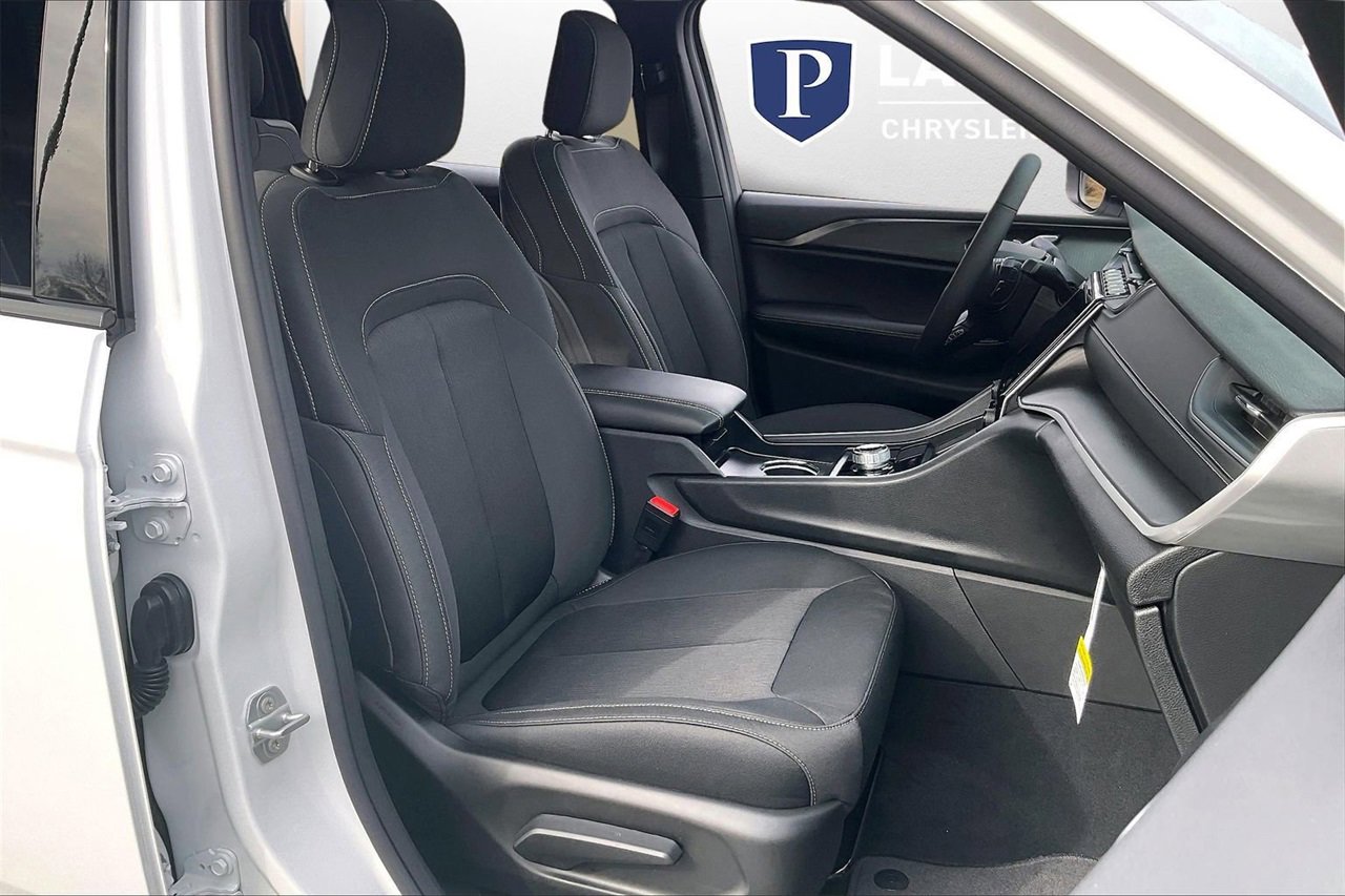 New 2025 Jeep Grand Cherokee L Laredo w/ Luxury Tech Group I image 23