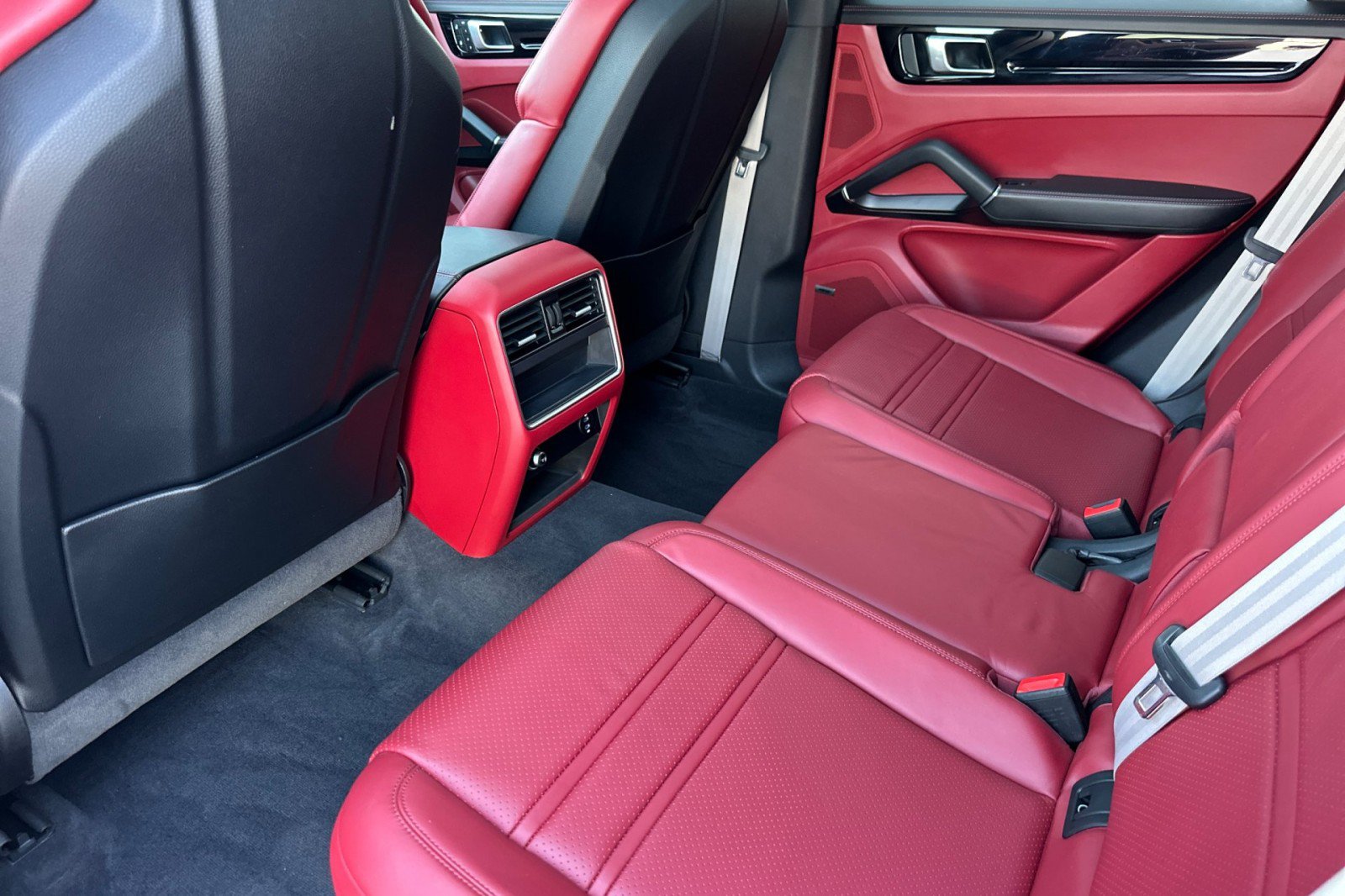 Certified 2023 Porsche Cayenne Platinum Edition AWD/4WD image 13