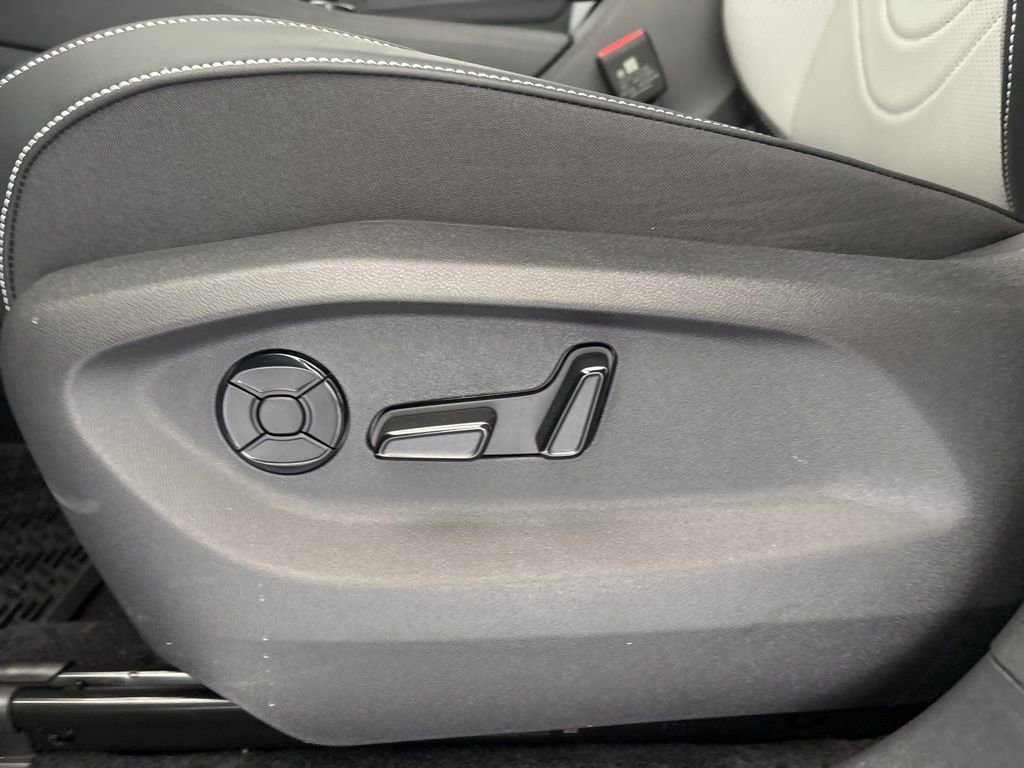 New 2026 Volkswagen Tiguan SE AWD/4WD image 11