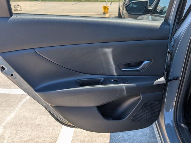 Used 2022 Hyundai Elantra SEL w/ Preferred Accessory Package FWD image 21