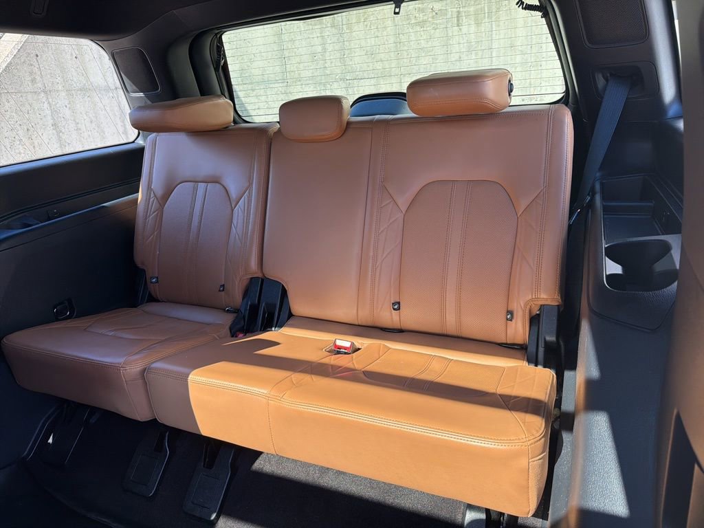 Used 2023 Ford Expedition Platinum AWD/4WD image 24
