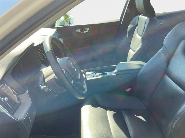 Used 2022 Volvo XC60 B5 Momentum AWD/4WD image 9