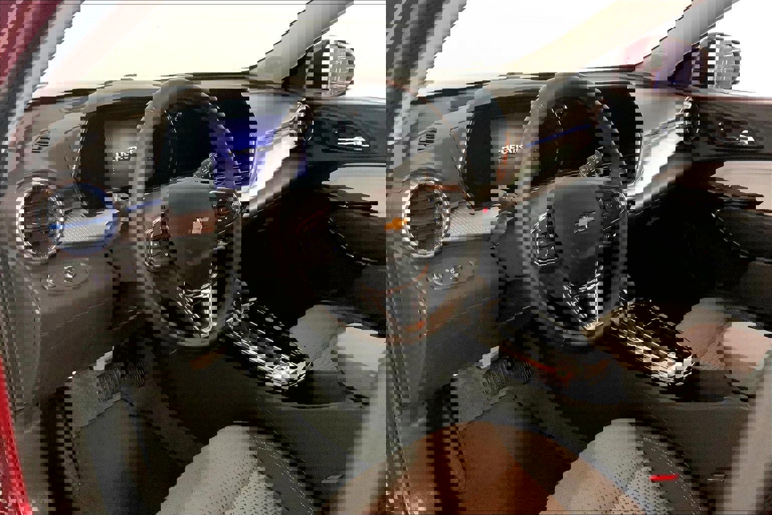 Used 2025 Chevrolet Trax LT w/ LT Convenience Package image 14