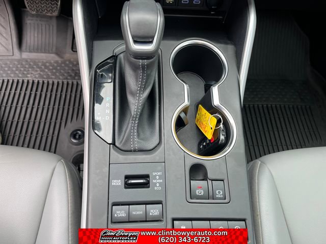 Used 2022 Toyota Highlander XLE AWD/4WD image 17