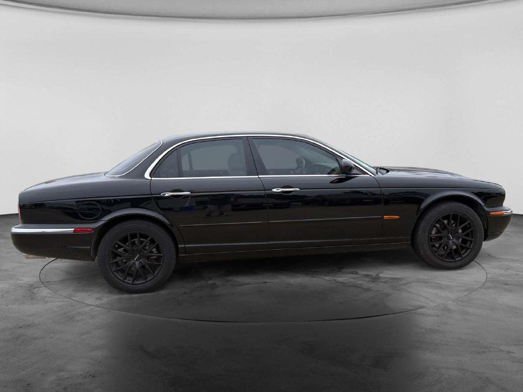 Used 2004 Jaguar XJ8 RWD image 10