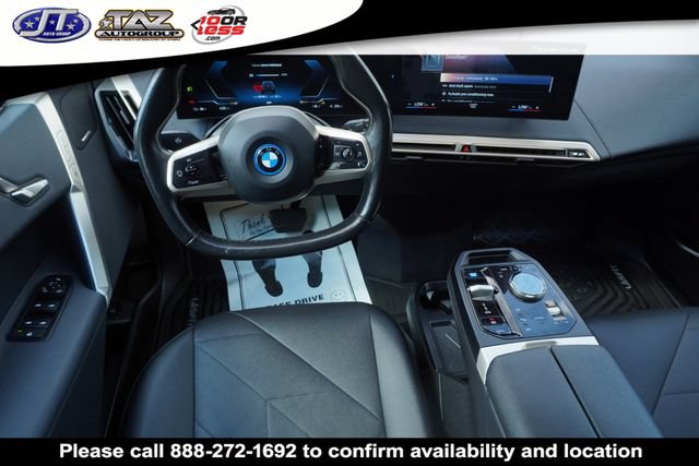 Used 2022 BMW iX xDrive50 w/ Sport Package AWD/4WD image 12