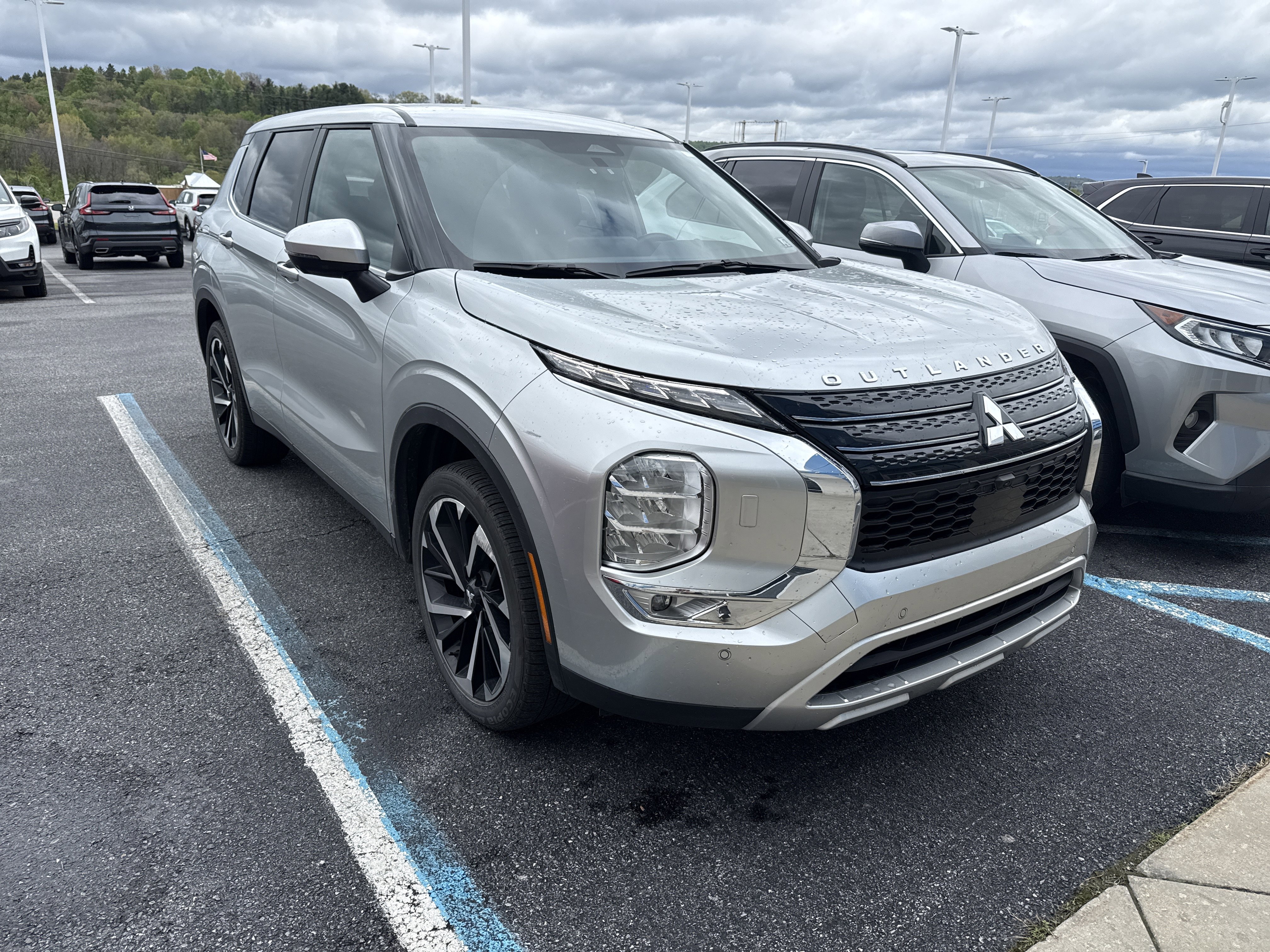 Used 2023 Mitsubishi Outlander SE AWD/4WD image 7