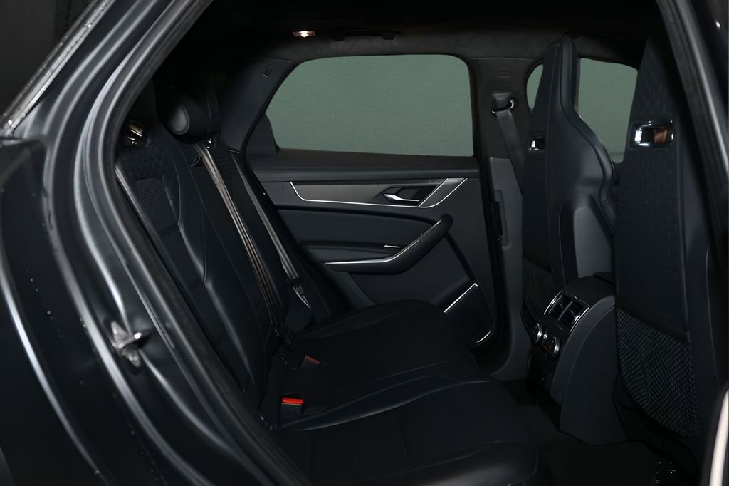 Used 2021 Jaguar F-PACE SVR image 15