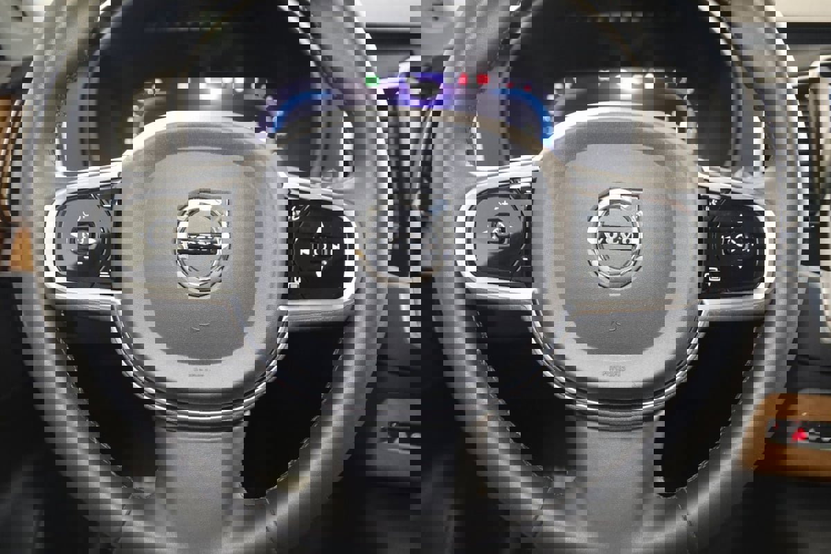 Used 2024 Volvo XC90 B5 Plus image 39