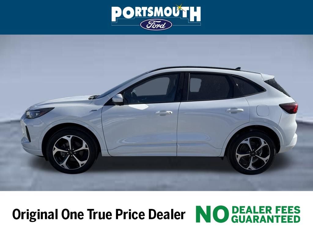 Used 2025 Ford Escape ST-Line Elite w/ Premium Technology Package image 2