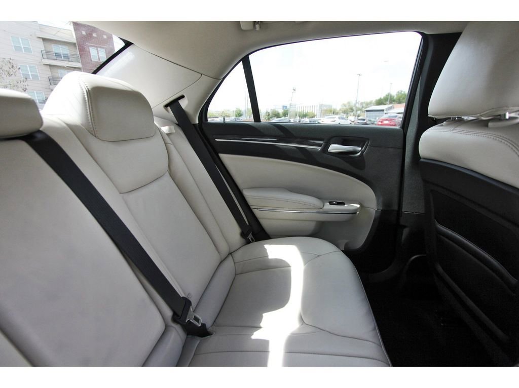 Used 2017 Chrysler 300 Limited image 13