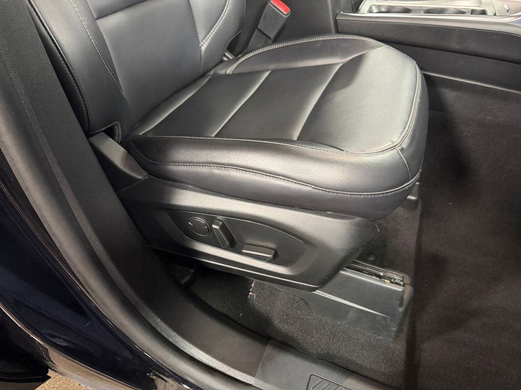 Used 2023 Ford Explorer XLT w/ Equipment Group 202A image 17