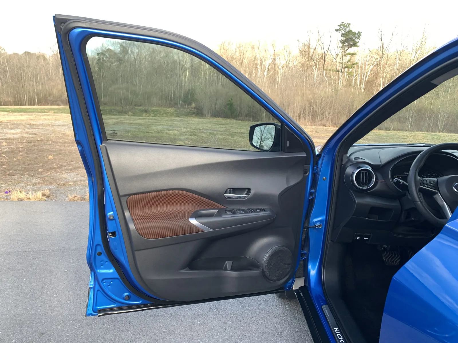 Used 2021 Nissan Kicks SR w/ Exterior Package FWD image 22