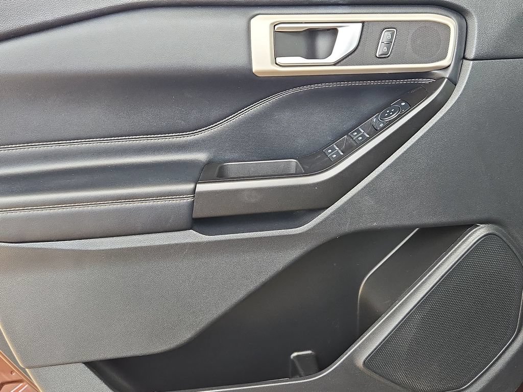 Used 2020 Ford Explorer XLT w/ Equipment Group 202A AWD/4WD image 11