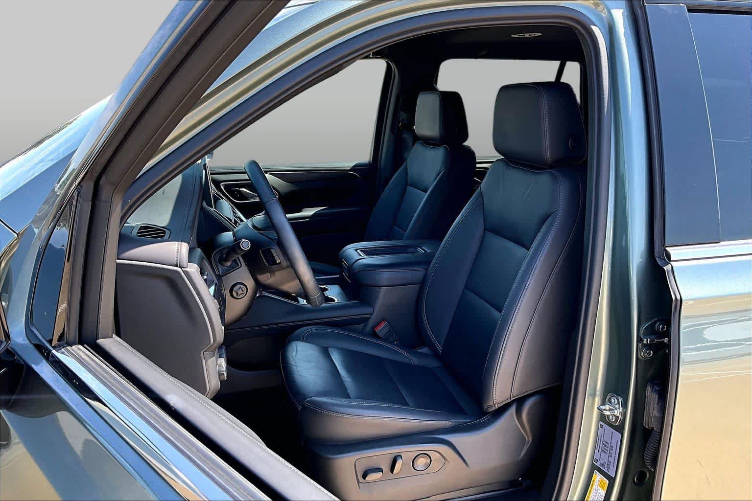 Used 2024 Chevrolet Tahoe LT w/ Luxury Package RWD image 8
