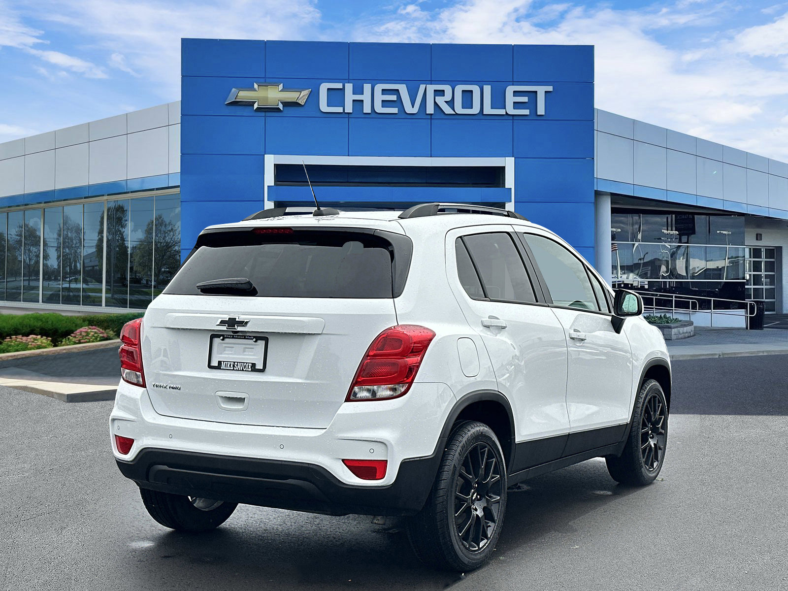 Certified 2022 Chevrolet Trax LT w/ Premium Seat Package AWD/4WD image 3