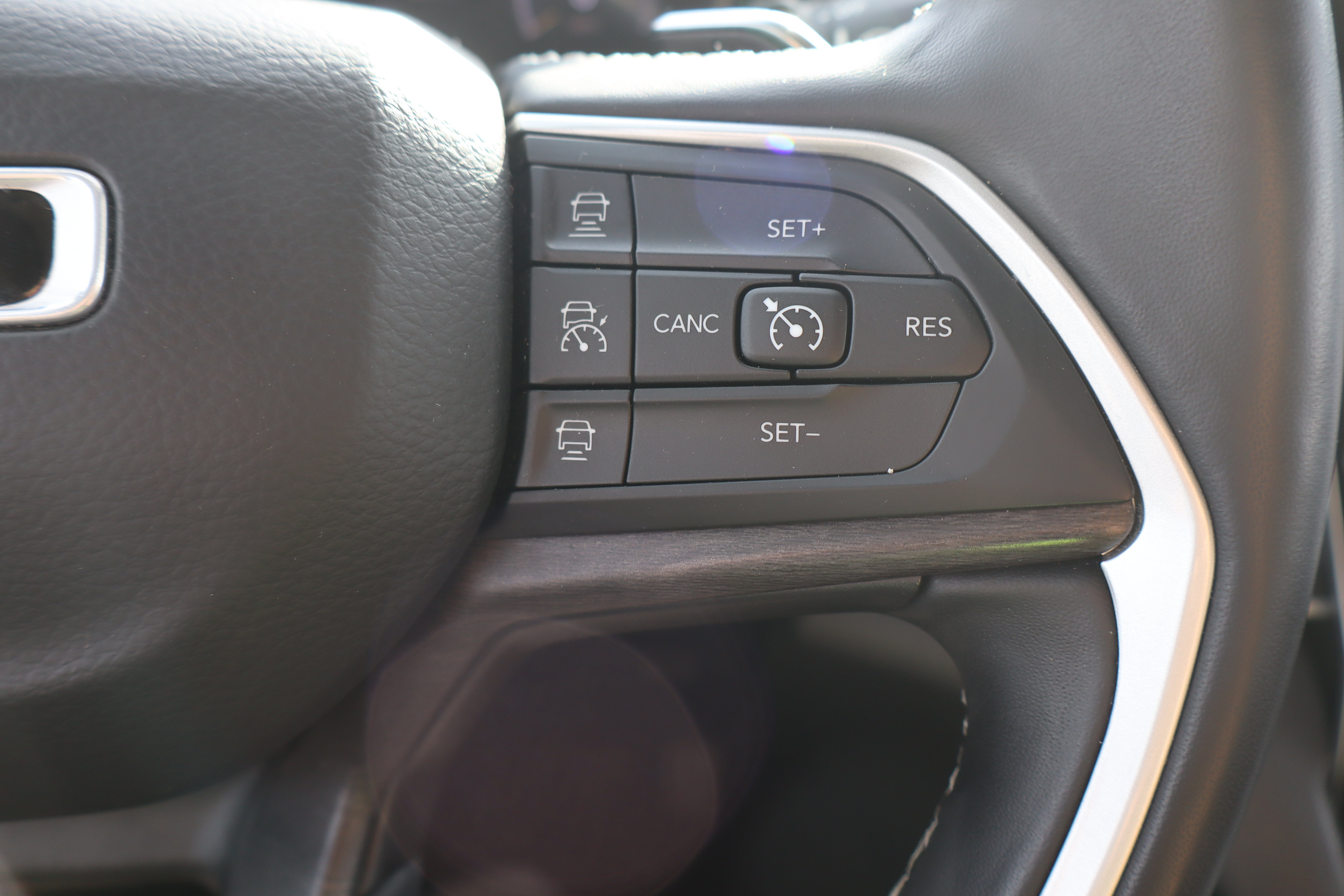 Used 2021 Jeep Grand Cherokee L Limited AWD/4WD image 19
