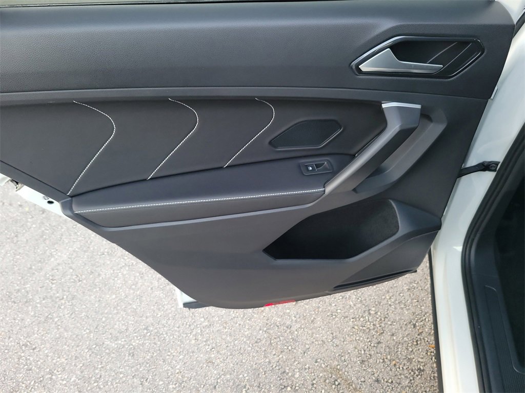 Certified 2024 Volkswagen Tiguan SE R-Line image 11