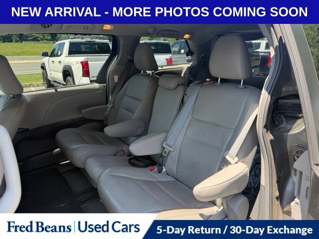Used 2015 Toyota Sienna XLE Premium FWD image 12