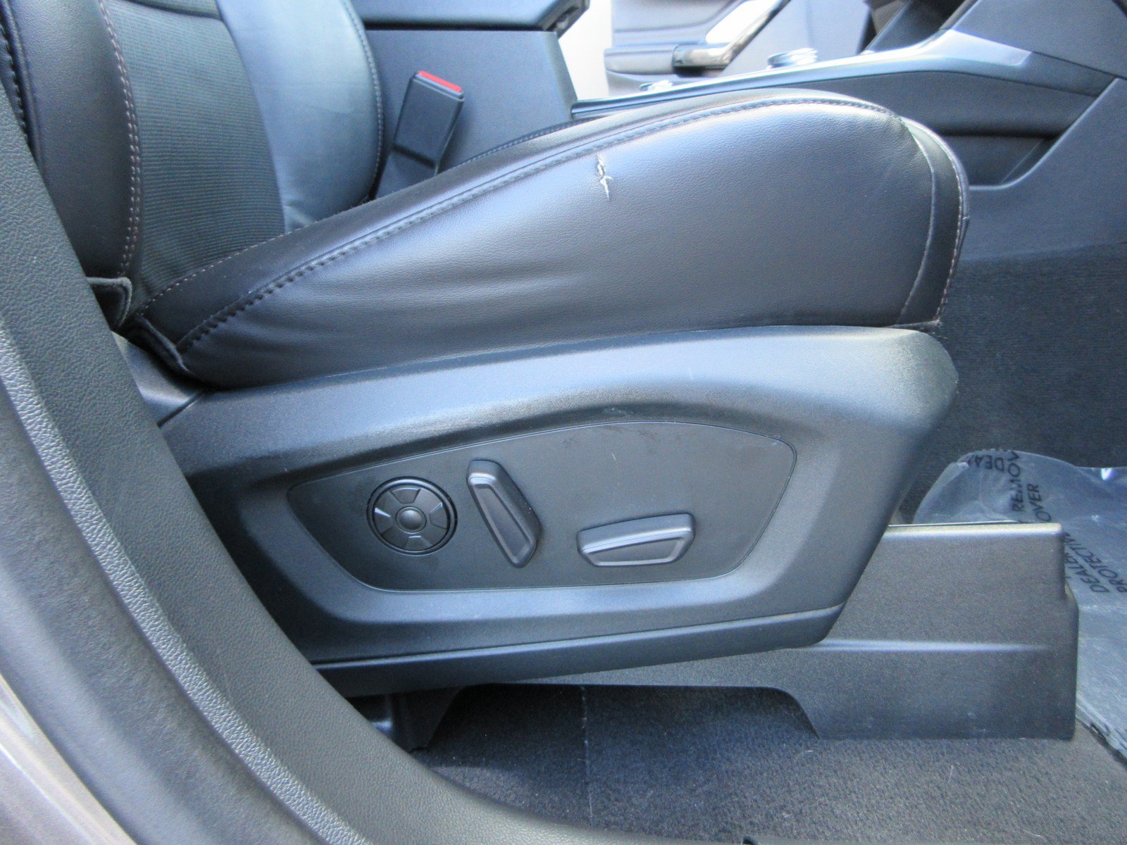 Used 2021 Ford Explorer Platinum w/ Equipment Group 601A AWD/4WD image 31
