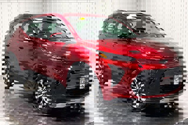 Used 2023 Chevrolet Bolt EUV LT w/ Convenience Package image 3