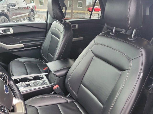 Used 2022 Ford Explorer XLT w/ Equipment Group 202A image 10