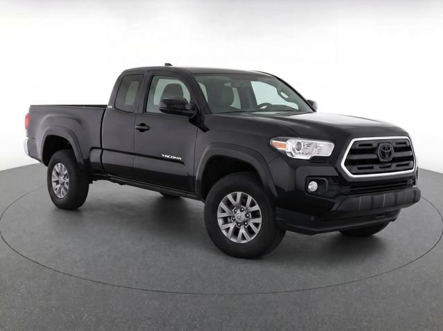 Used 2018 Toyota Tacoma SR5 AWD/4WD image 2