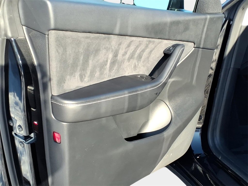 Used 2021 Tesla Model Y Long Range image 7