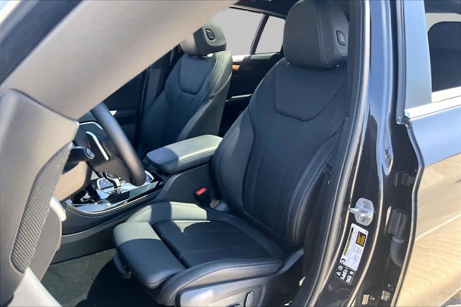Used 2025 BMW X4 xDrive30i AWD/4WD image 7