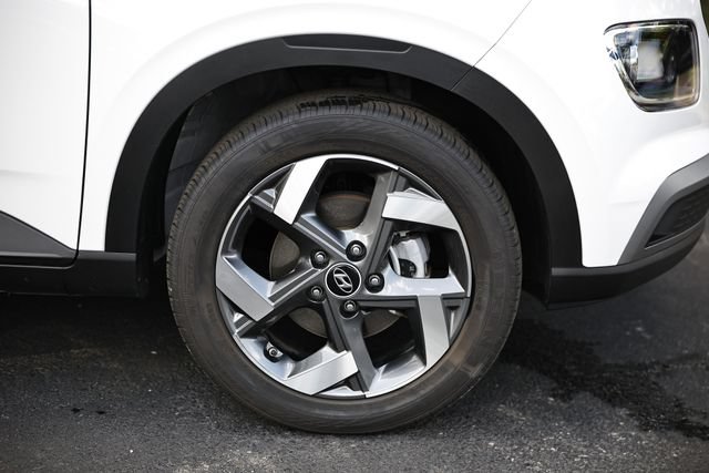 Certified 2025 Hyundai Venue SEL FWD image 5