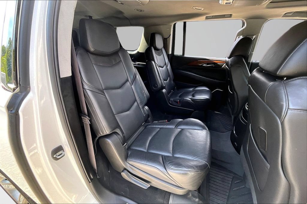 Used 2017 Cadillac Escalade ESV Luxury AWD/4WD image 25