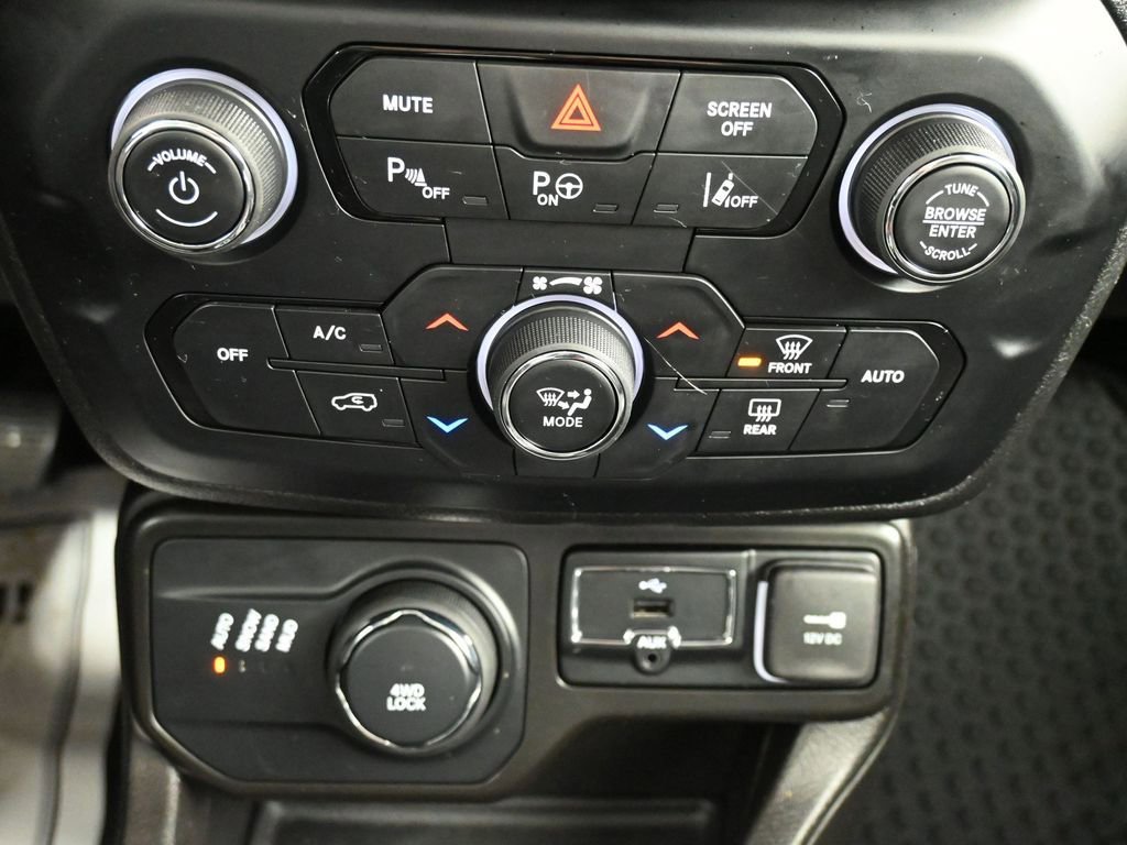 Certified 2023 Jeep Renegade Limited w/ Sun/Sound Group image 25