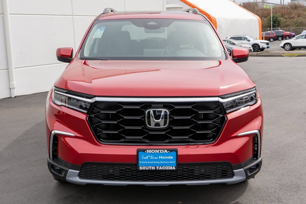 New 2025 Honda Pilot Touring image 3