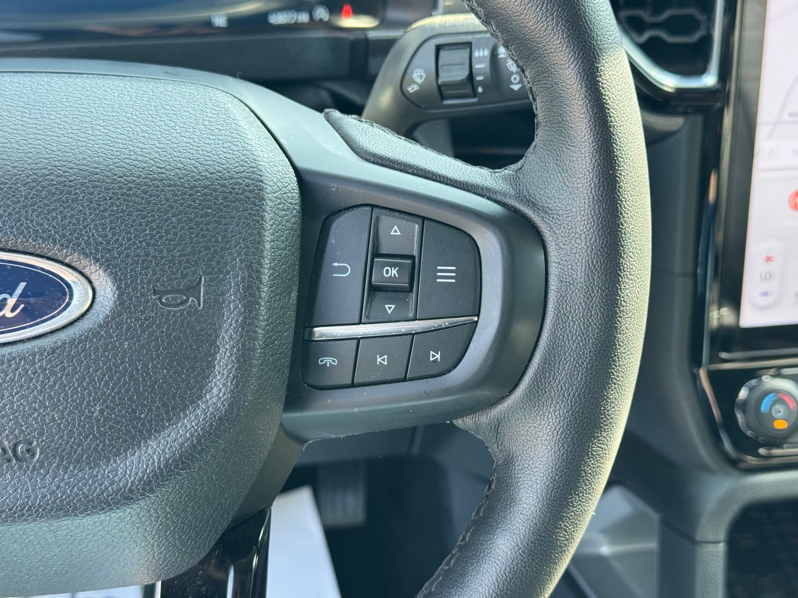 Used 2025 Ford Ranger Lariat w/ FX4 Off-Road Package AWD/4WD image 30