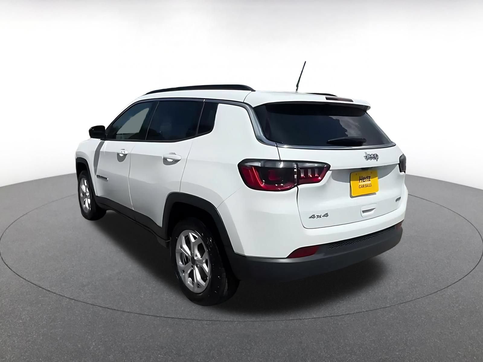 Used 2025 Jeep Compass Latitude AWD/4WD image 11