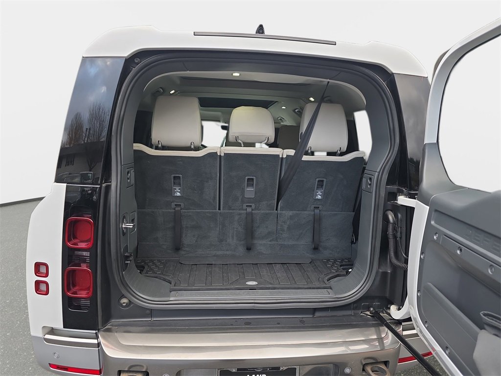 Used 2023 Land Rover Defender 130 First Edition image 13