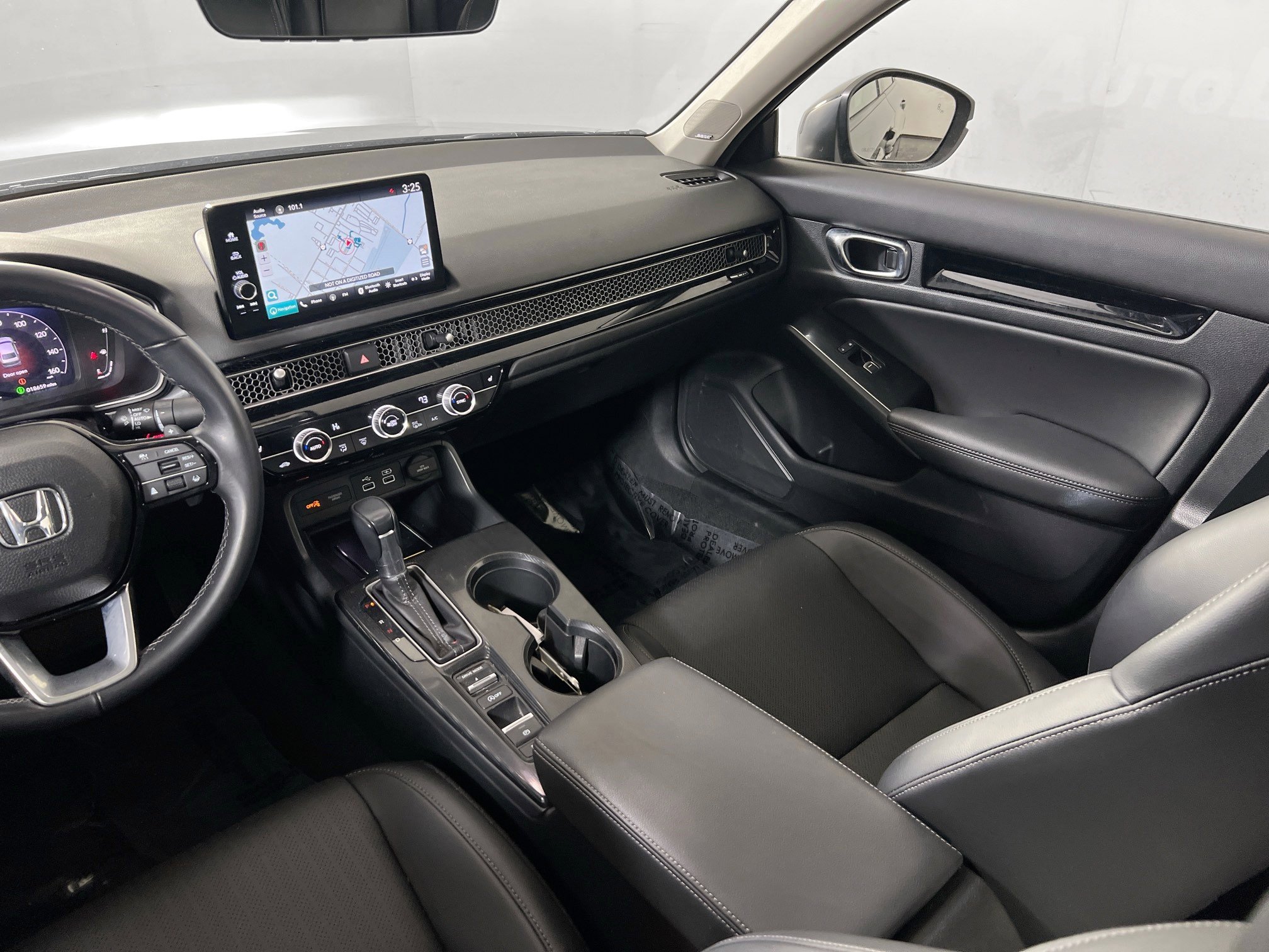 Used 2022 Honda Civic Touring image 24