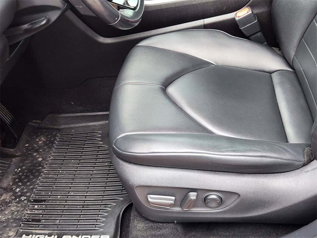 Used 2020 Toyota Highlander XLE image 8
