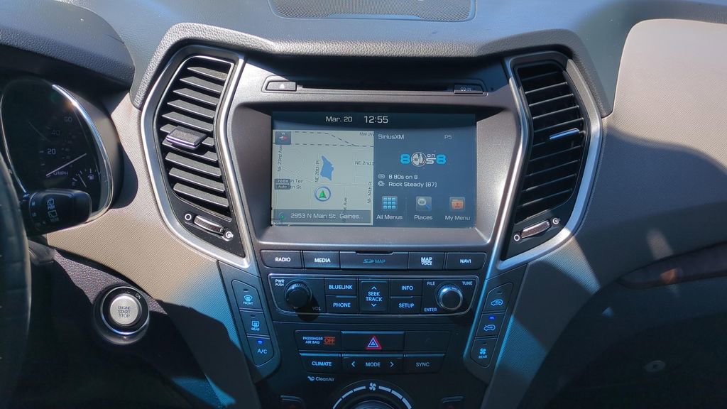 Used 2017 Hyundai Santa Fe AWD image 16