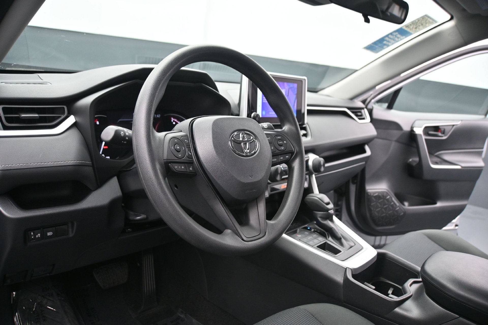 Used 2024 Toyota RAV4 LE AWD/4WD image 20