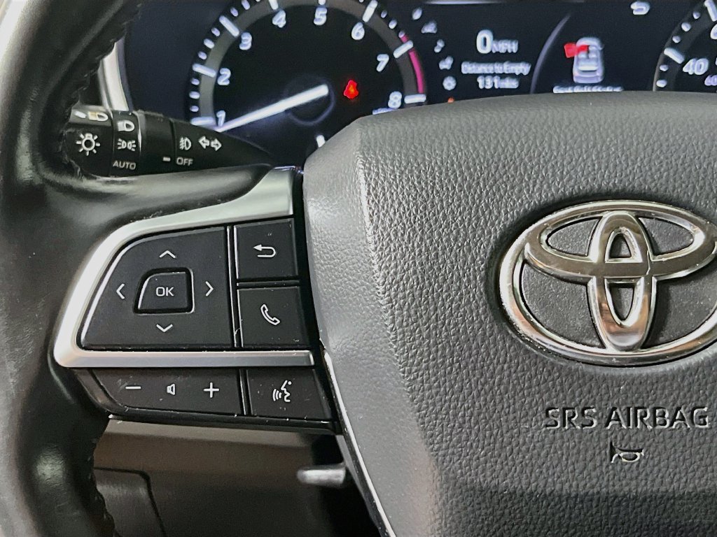 Used 2021 Toyota Highlander XLE FWD image 16