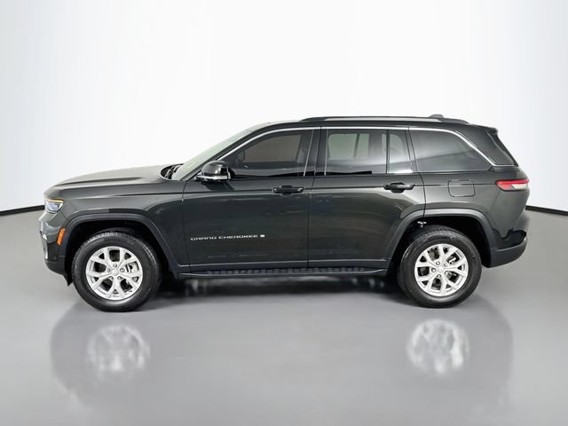 Used 2023 Jeep Grand Cherokee Limited w/ Luxury Tech Group II AWD/4WD image 11